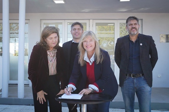 Impulso productivo en marcha: Kicillof firm&oacute; un acuerdo clave en Carlos Tejedor y se viene una mega expo