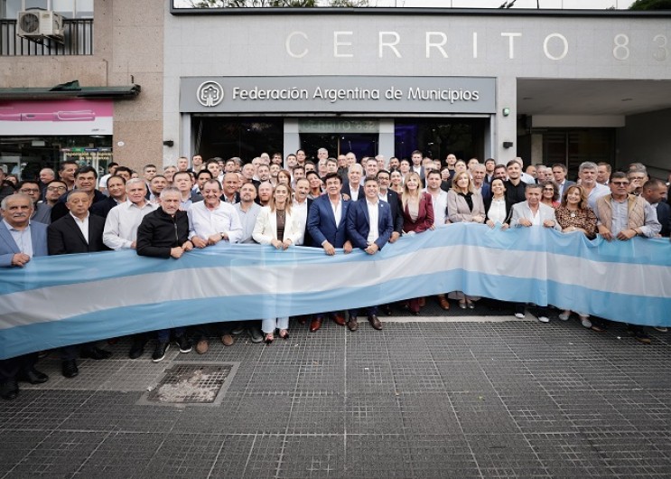 Intendentes en pie de guerra: Kicillof encabez&oacute; un fuerte reclamo a Naci&oacute;n por fondos y obras paralizadas