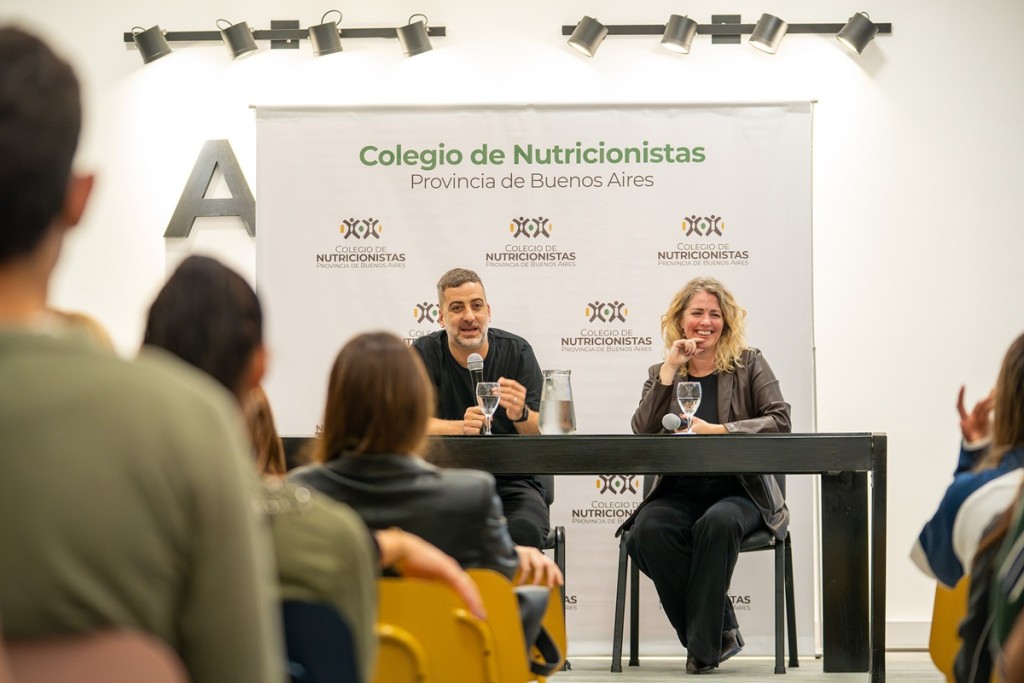 El nutricionista de la selecci&oacute;n campeona del mundo acerca a las y los nutricionistas bonaerenses la plataforma que utiliza con los deportistas de alto rendimiento   