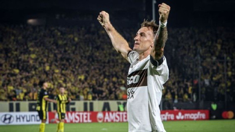 &iexcl;Batacazo hist&oacute;rico! Platense sorprendi&oacute; a Pe&ntilde;arol en Uruguay y logr&oacute; su primera victoria en la Libertadores