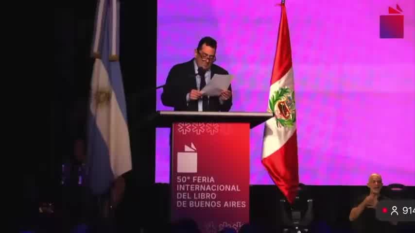 Esc&aacute;ndalo en la Feria del Libro: abucheos, gritos y un blooper con &ldquo;Jorge Luis B&oacute;rgeres&rdquo; que encendi&oacute; la pol&eacute;mica