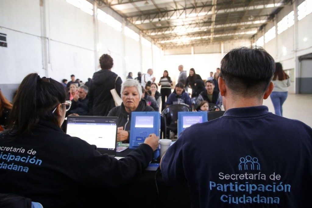 Operativo en escuelas de Ezpeleta dej&oacute; casi 200 tr&aacute;mites y expuso el impacto del boleto estudiantil en medio de la crisis