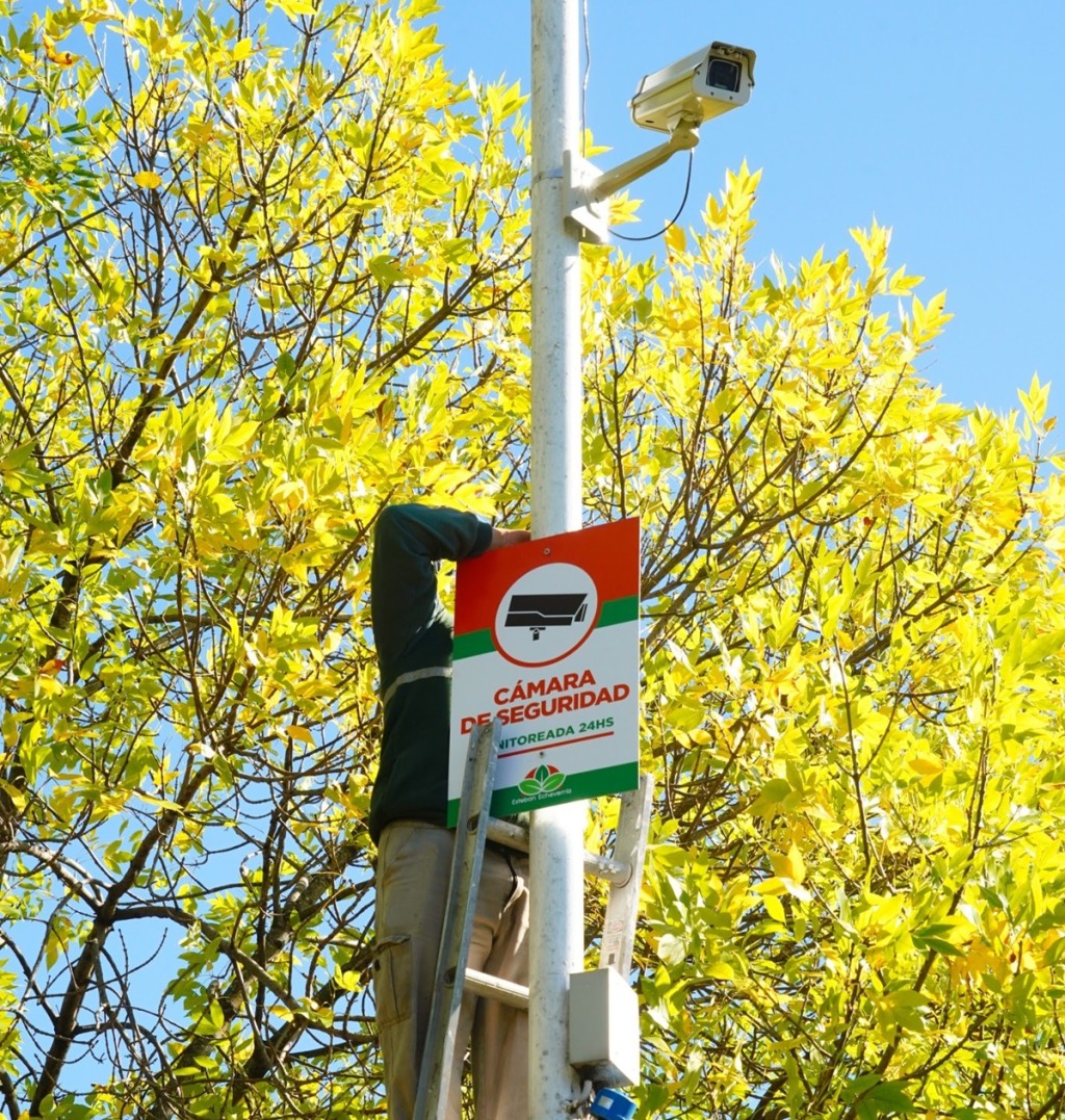 Instalaron nuevas c&aacute;maras en una plaza de Luis Guill&oacute;n y refuerzan el sistema de seguridad en todo el distrito