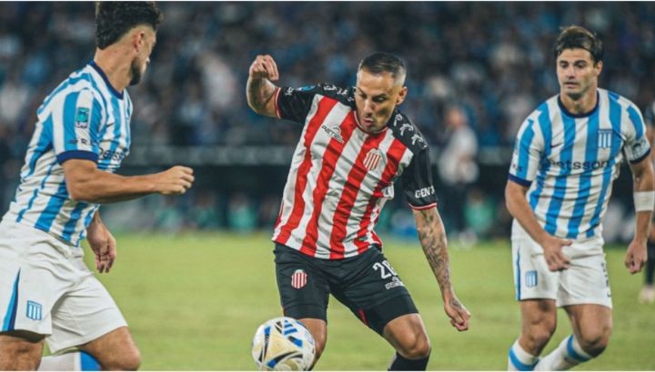 Con uno menos desde el inicio, Racing no pudo sostener la ventaja y dej&oacute; puntos clave ante Barracas