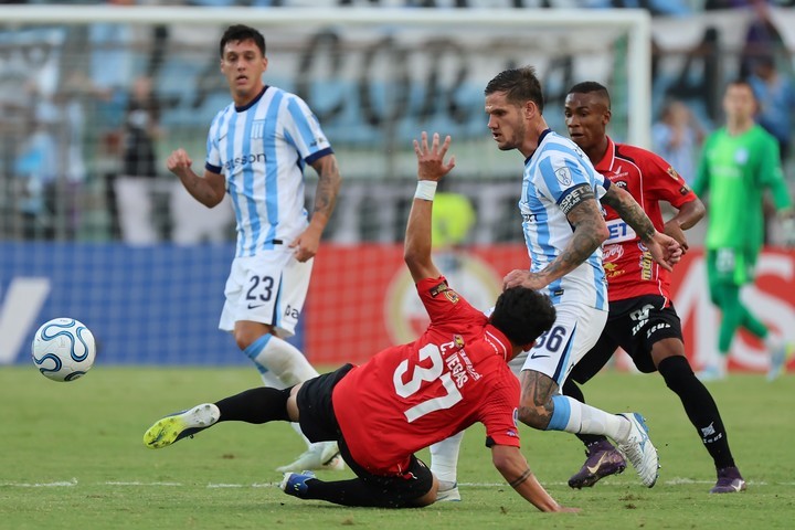 Racing dej&oacute; pasar el triunfo en Venezuela y qued&oacute; en una posici&oacute;n inc&oacute;moda en la Sudamericana