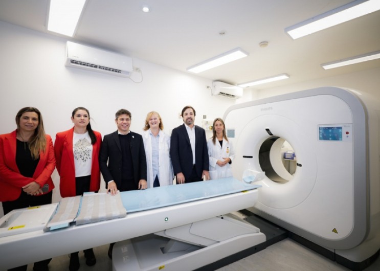 Kicillof recorri&oacute; el Hospital Rossi y reforz&oacute; el programa de medicamentos ante el recorte nacional