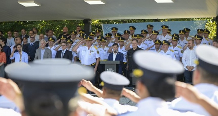 Impactante acto y fuerte mensaje: Kicillof sum&oacute; m&aacute;s de 1.500 nuevos polic&iacute;as y apunt&oacute; contra Naci&oacute;n