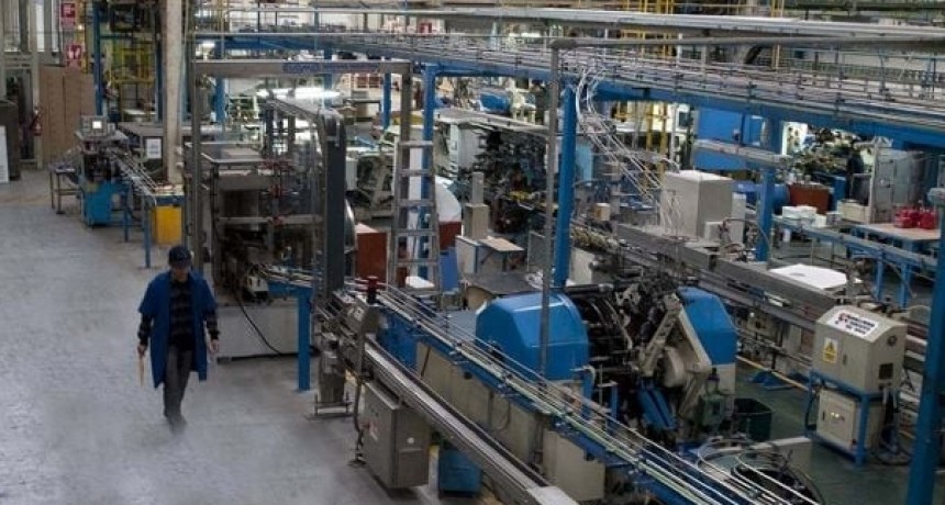 La industria cay&oacute; 8,7% en febrero y ya perdi&oacute; toda la suba de la era Milei