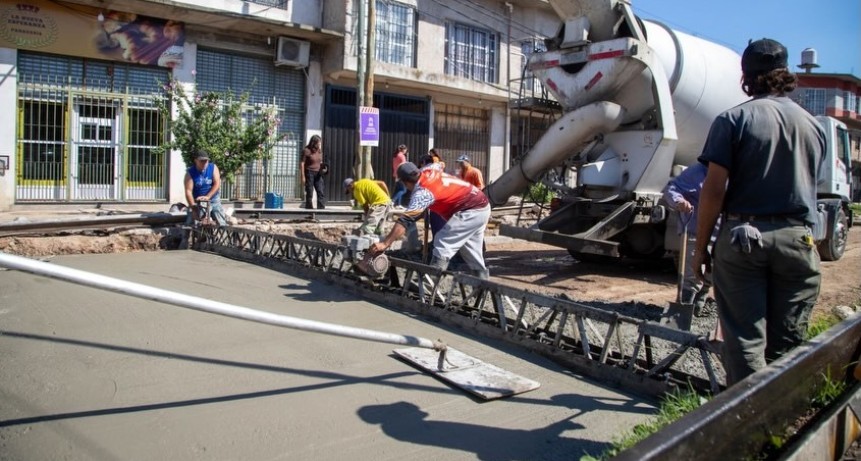 Avanza el pavimento en La Resistencia: obras con financiamiento 100% municipal