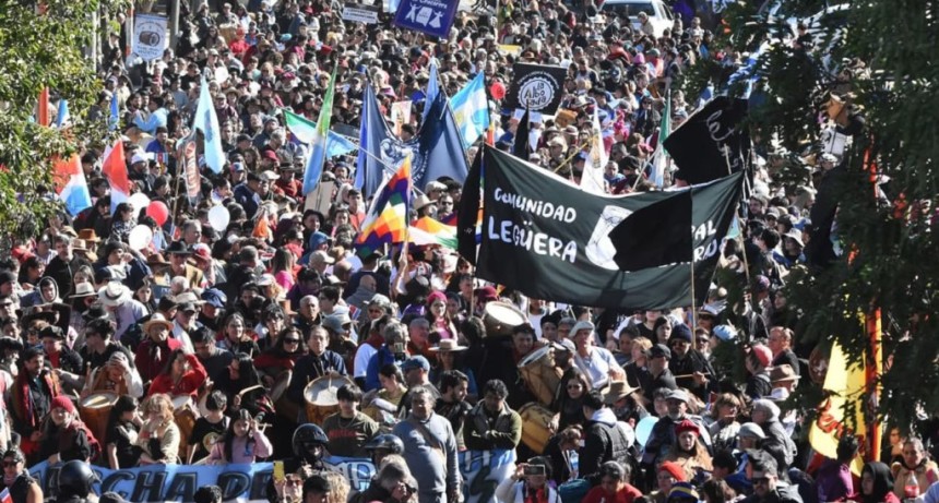 Bombos junto al mar y vendimia en las sierras: dos fiestas para celebrar la identidad bonaerense
