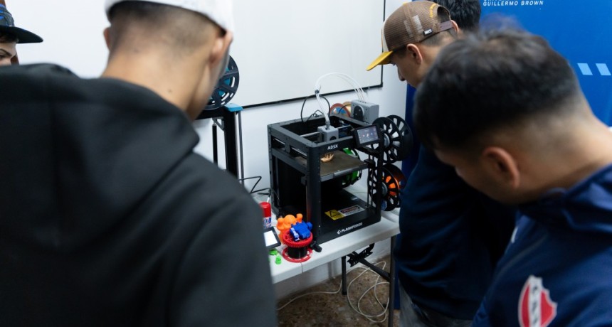 J&oacute;venes del programa Involucrados exploraron el mundo de la ciencia y la tecnolog&iacute;a