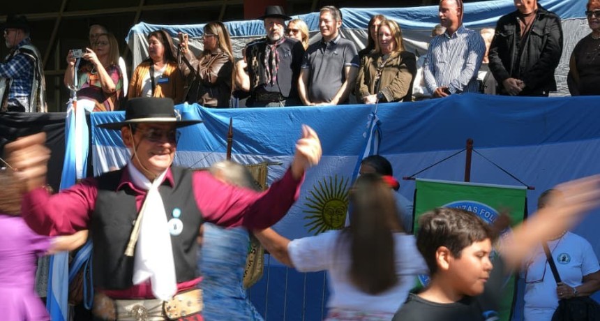 Tradici&oacute;n a pleno en Esteban Echeverr&iacute;a: multitudinario desfile por el aniversario que reuni&oacute; a decenas de centros tradicionalistas
