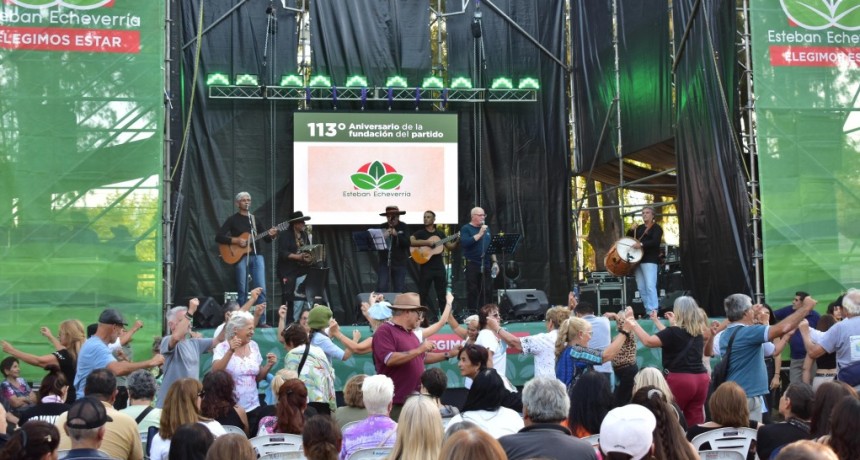Fiesta multitudinaria: as&iacute; cerraron los festejos por el aniversario de Esteban Echeverr&iacute;a con m&uacute;sica, tradici&oacute;n y miles de vecinos