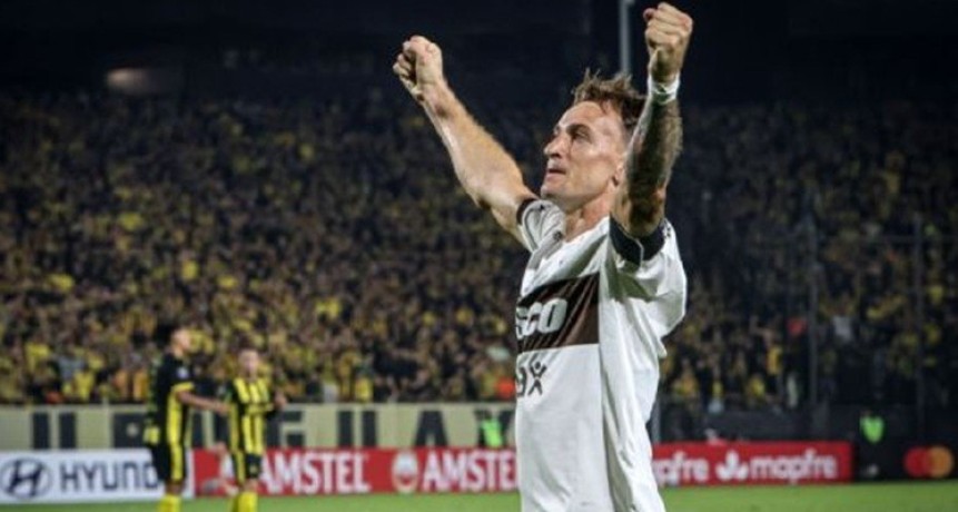 &iexcl;Batacazo hist&oacute;rico! Platense sorprendi&oacute; a Pe&ntilde;arol en Uruguay y logr&oacute; su primera victoria en la Libertadores
