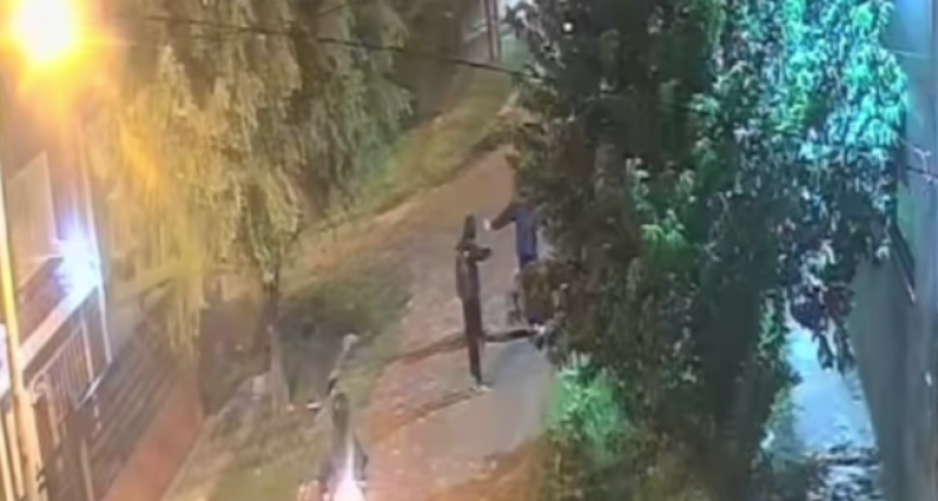 Sal&iacute;a a trabajar y lo atacaron a tiros: brutal robo de &ldquo;motochorros&rdquo; en Virrey del Pino