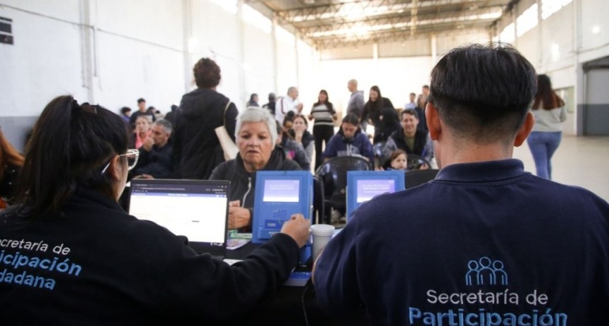 Operativo en escuelas de Ezpeleta dej&oacute; casi 200 tr&aacute;mites y expuso el impacto del boleto estudiantil en medio de la crisis