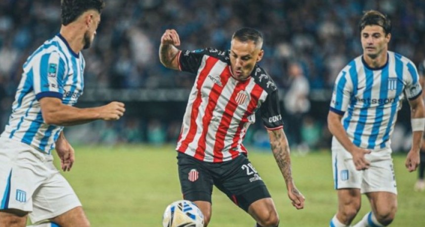 Con uno menos desde el inicio, Racing no pudo sostener la ventaja y dej&oacute; puntos clave ante Barracas