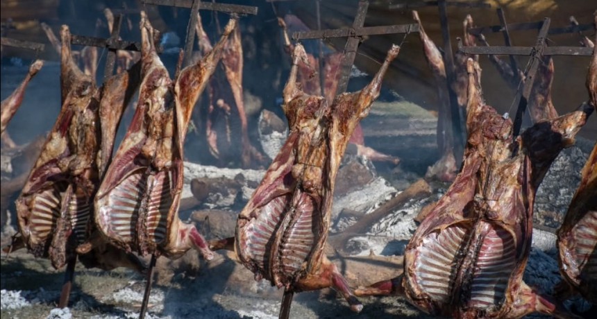 De los hongos al cordero: tradiciones que se viven en dos fiestas &uacute;nicas