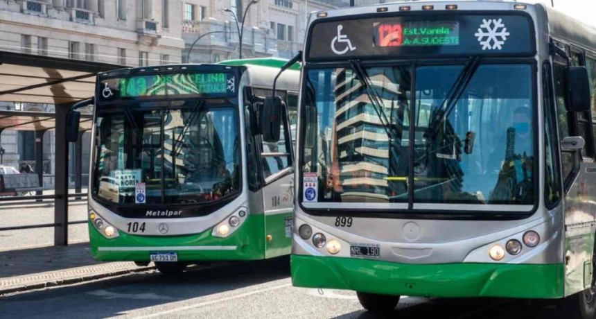 Transporte al borde del colapso: suben los boletos y las empresas advierten m&aacute;s recortes