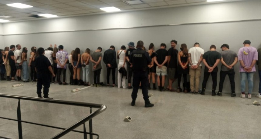 Desbaratan una fiesta clandestina en el centro de Morón