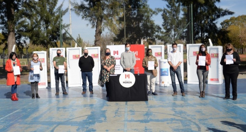 Morón entregó equipamiento a instituciones educativas del distrito