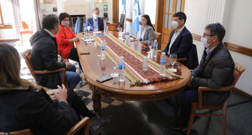 Carla Vizzotti llegó a Neuquén para acompañar las medidas del gobierno provincial y llevó insumos para reforzar el sistema de salud