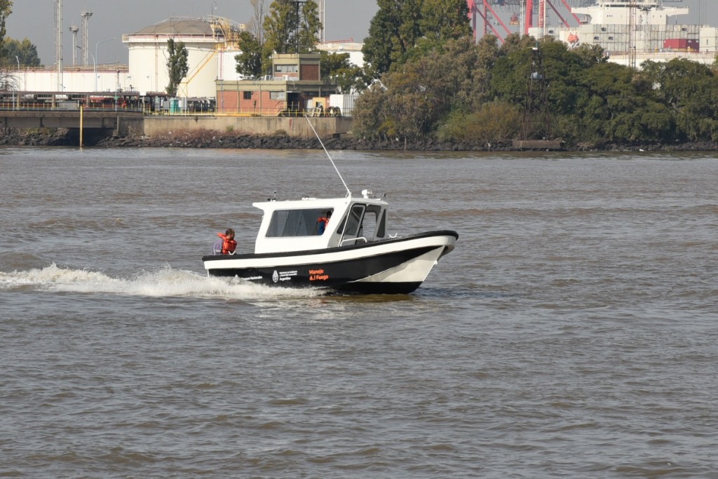 Cabandié y Taiana presentaron las embarcaciones que servirán para prevenir y detectar incendios en el Delta del Paraná
