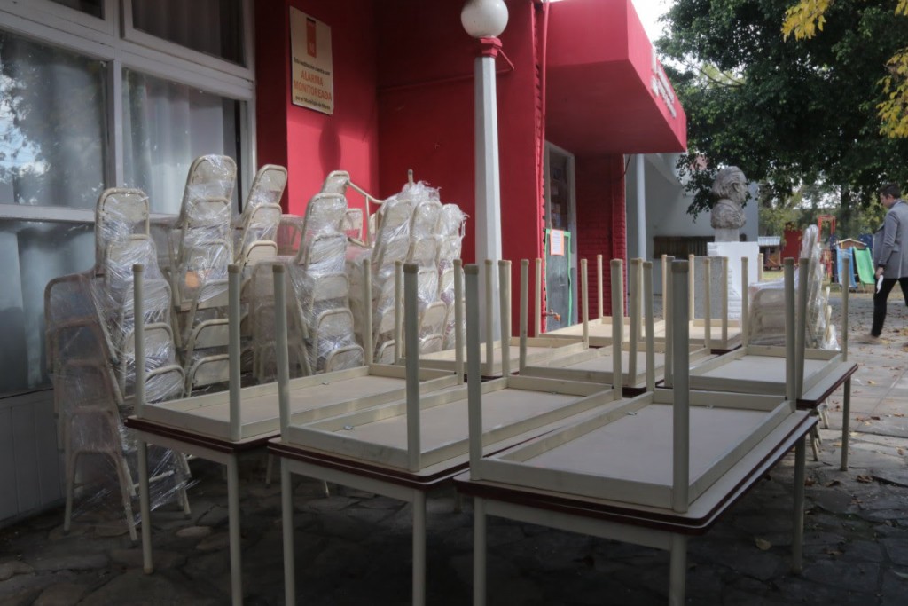 El Municipio entregó nuevo mobiliario para los jardines de Morón