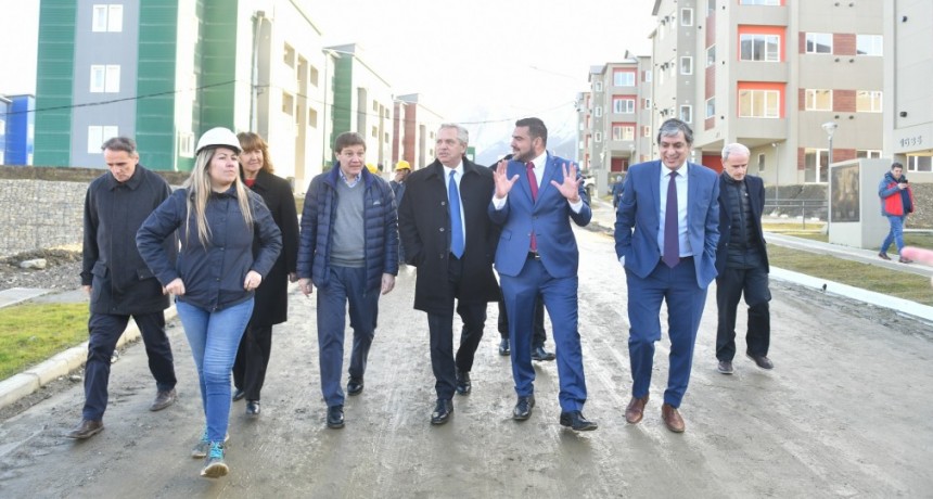 El presidente entregó el crédito 50 mil para la construcción en Tierra del Fuego