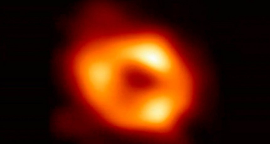 Difunden la primera imagen del agujero negro situado en el centro de la Vía Láctea