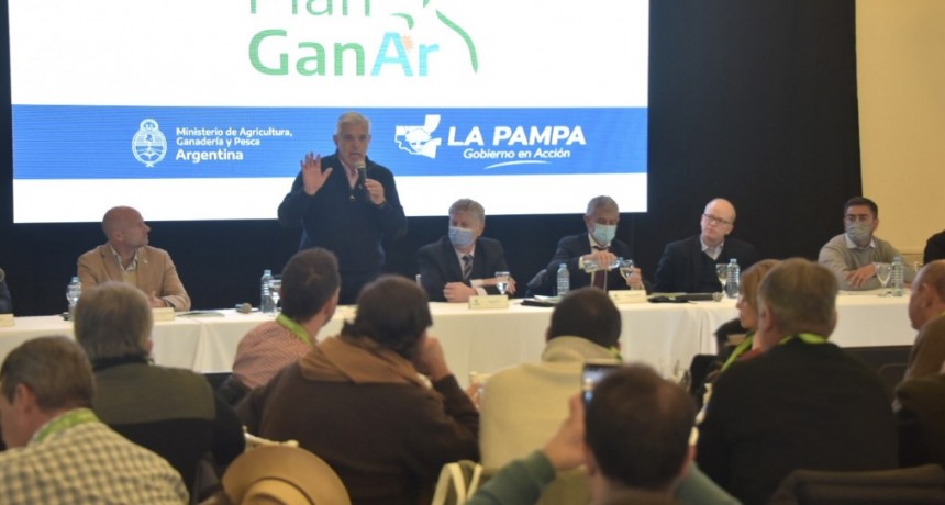 Julián Domínguez en La Pampa: "El horizonte del Plan GanAr es aumentar y certificar nuestra producción, y poder alcanzar una ley para la ganadería argentina"