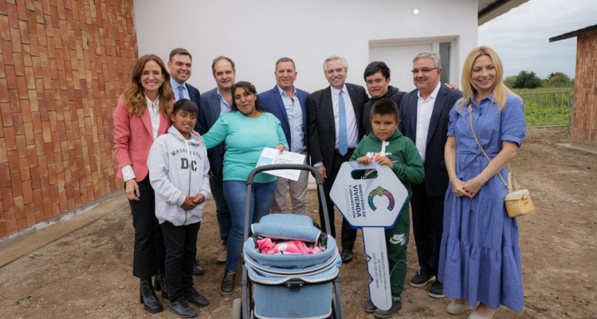 El presidente entregó viviendas e inauguró las obras de un nuevo gasoducto en la provincia de Catamarca