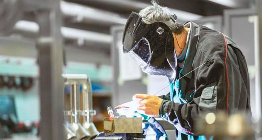 El empleo formal industrial acumula 33 meses consecutivos de crecimiento
