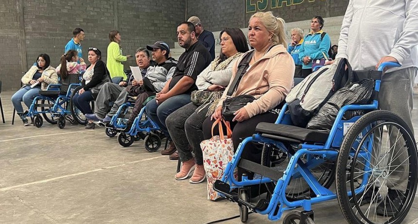CILSA, junto a los padres Pepe y Tano, entregaron 100 sillas de ruedas a personas con discapacidad más necesitadas del Gran Buenos Aires