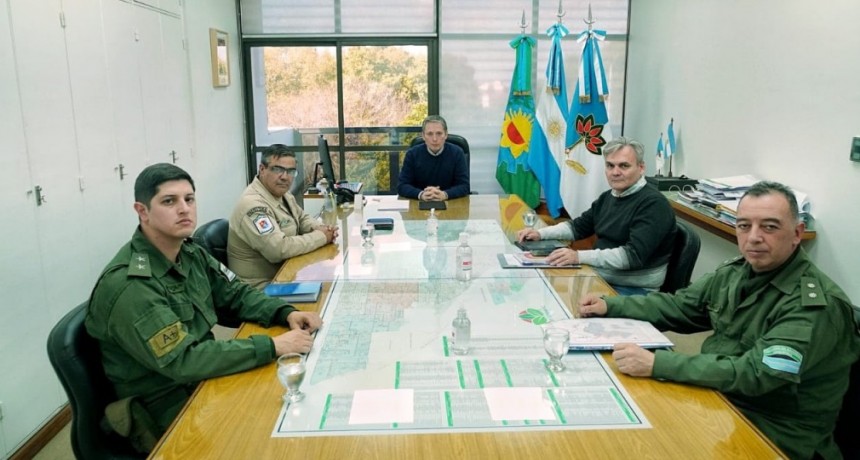 Fernando Gray se reunió con autoridades de Gendarmería Nacional y de Prefectura Naval Argentina