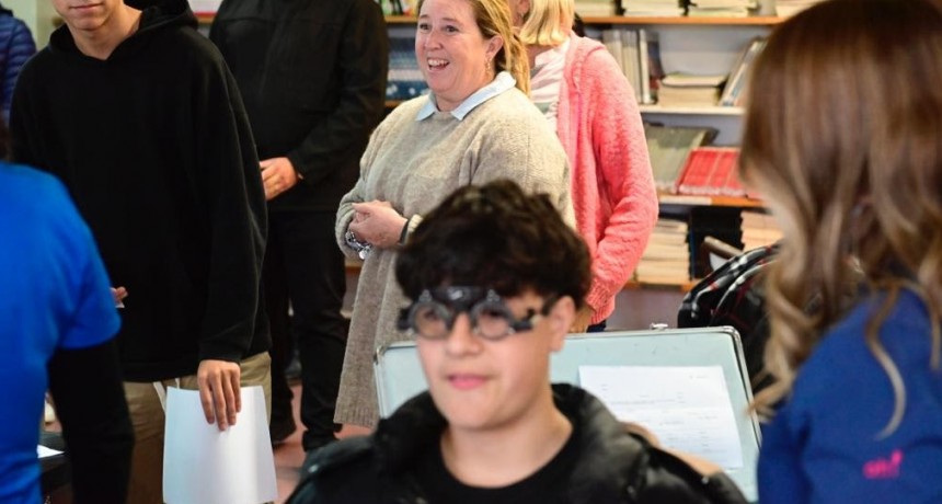 El Programa Oftalmológico EcheVERría llegó a las escuelas secundarias del distrito