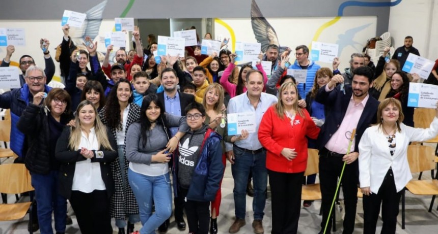 Maggiotti entregó viviendas a familias de Ushuaia