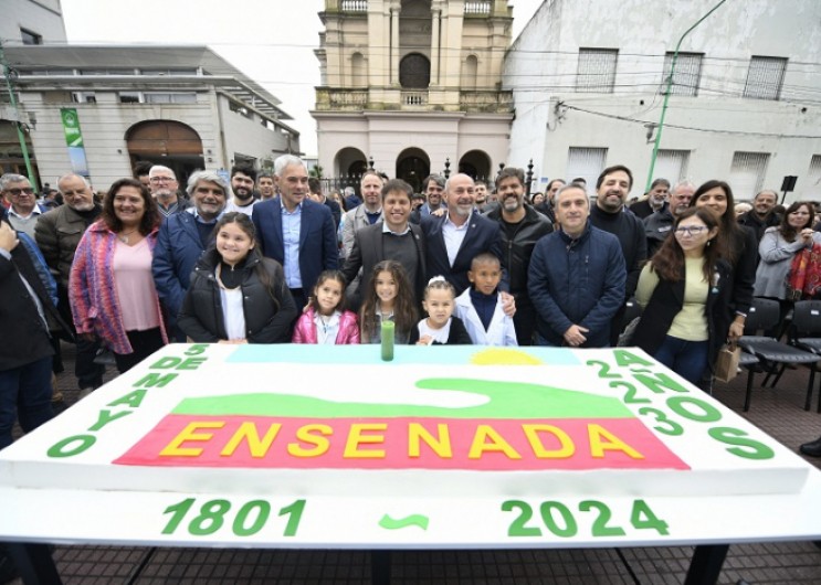 Kicillof y Secco lideran acto por el 223° aniversario de Ensenada