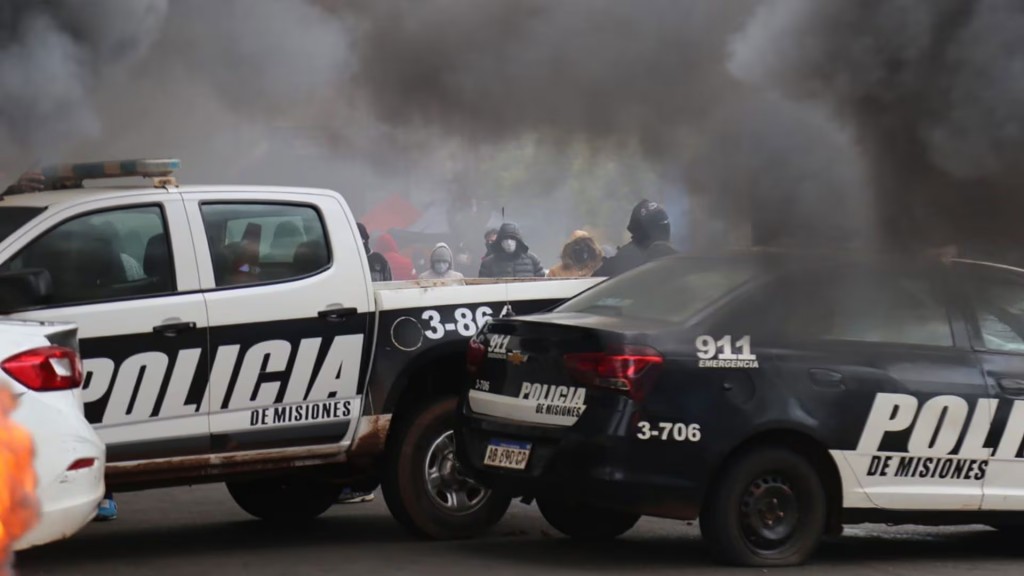 Los policías de Misiones rechazan el ofrecimiento del gobierno y endurecen sus protestas