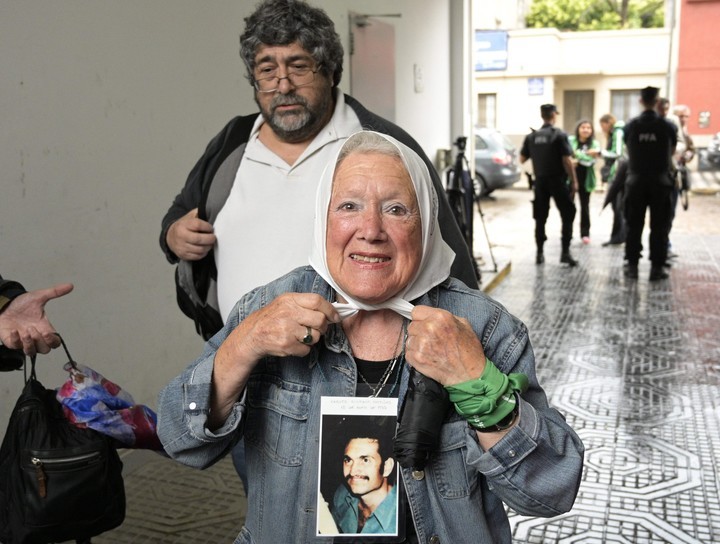 Fallece Nora Cortiñas, Figura Emblemática de los Derechos Humanos en Argentina