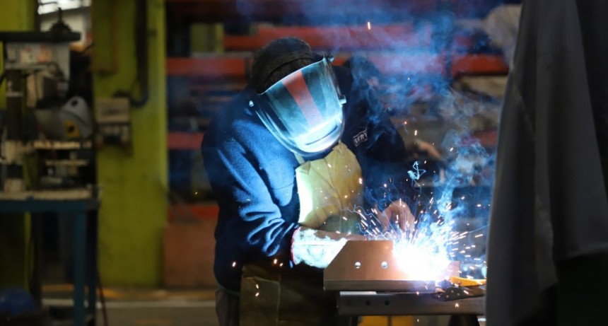 La Actividad Económica se Desplomó un 8,4% en Marzo: Peor Récord en 15 Años