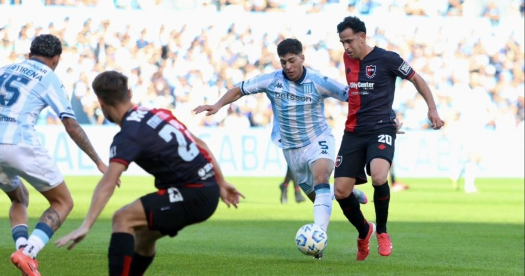 Con uno menos, Racing venció a Newell's y lo dejó afuera de los playoffs
