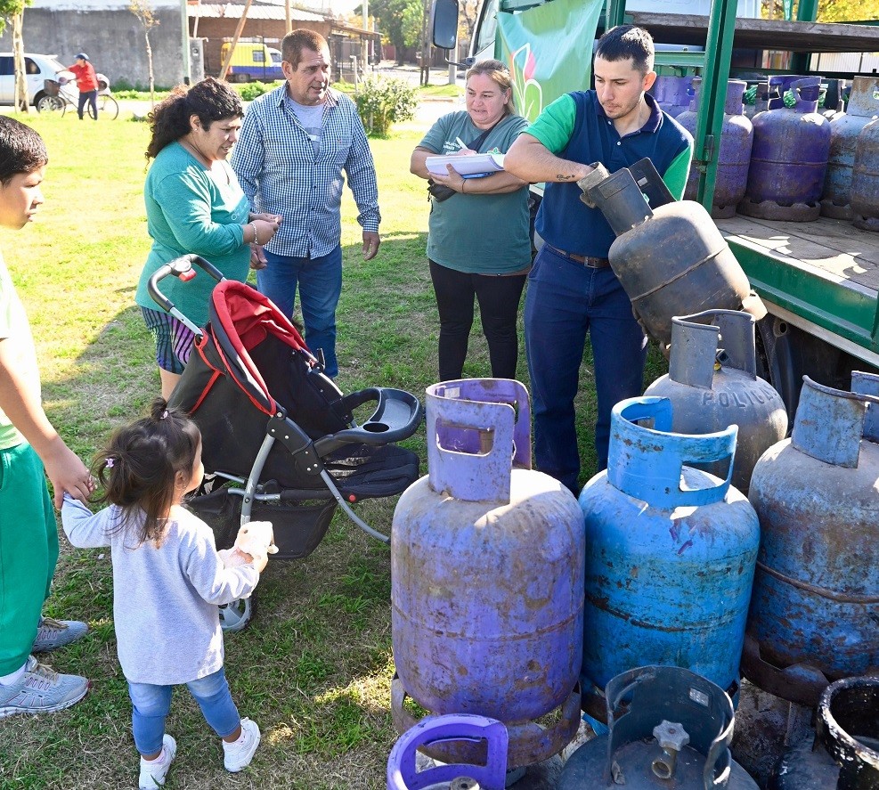 Nuevo operativo de recarga de garrafas en Luis Guillón a precio accesible
