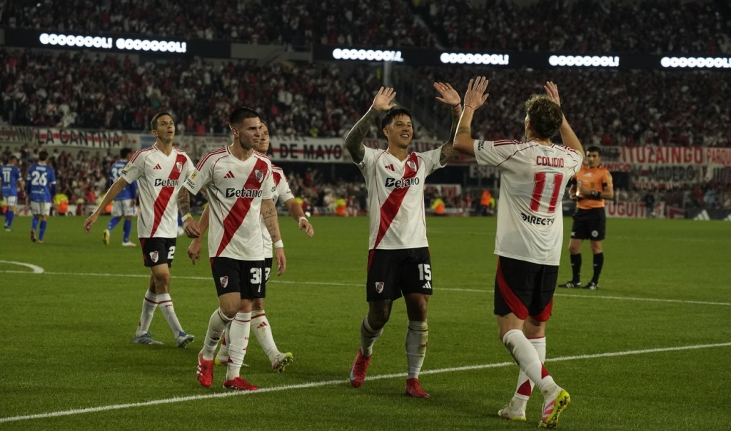 River goleó a Vélez y esta listo para los playoffs en el Monumental