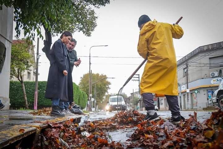 Mayra Mendoza supervisó operativos de limpieza y desobstrucción ante la alerta por lluvias en Quilmes