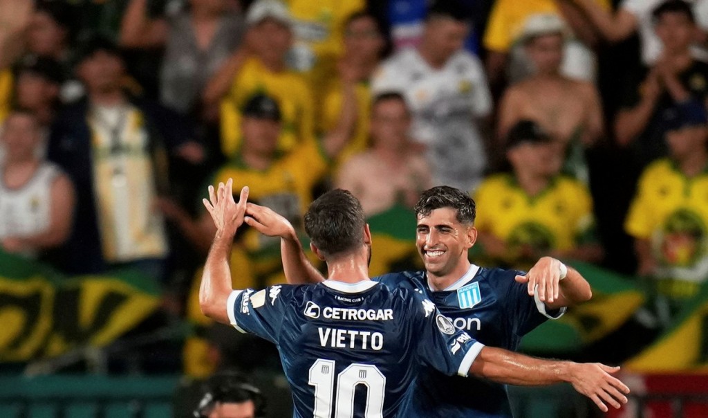 Racing goleó 4-0 a Bucaramanga y quedó como líder de su grupo en la Copa Libertadores