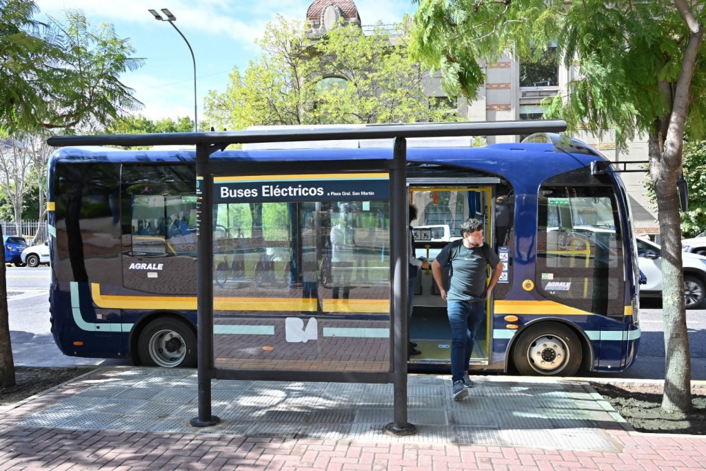 Comenzó a funcionar la primera línea de colectivos eléctricos de la Ciudad de Buenos Aires