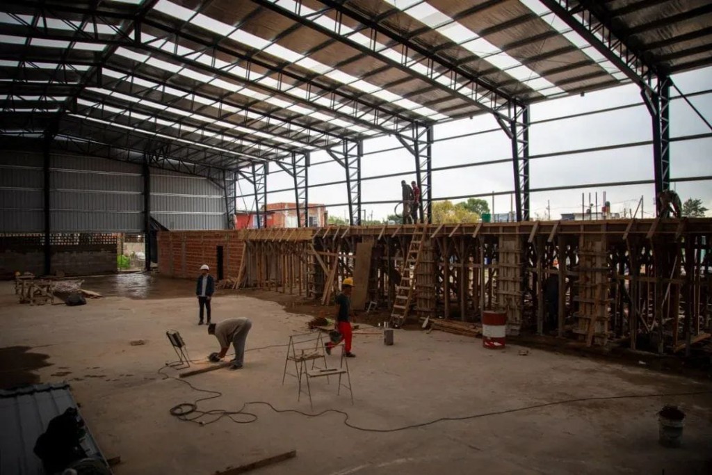 Avanzan a buen ritmo las obras del Polideportivo del barrio Kolynos en Quilmes Oeste
