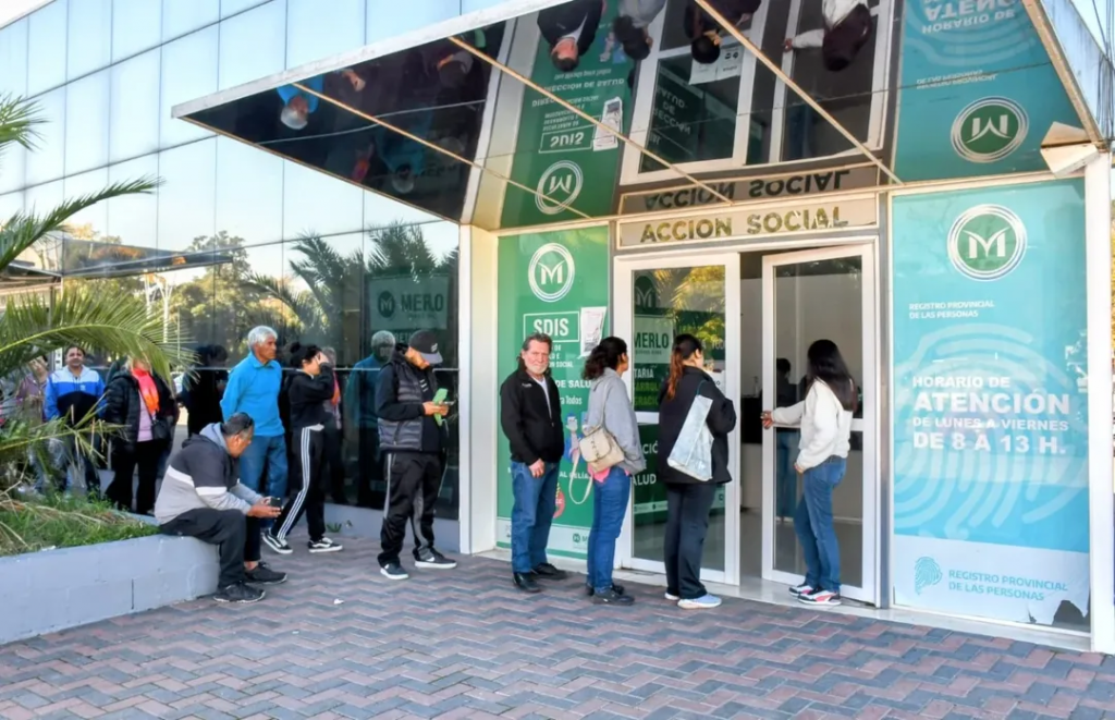 Merlo refuerza el acceso a la salud visual con entrega gratuita de anteojos
