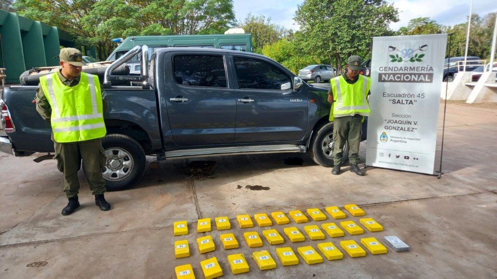Gendarmería secuestró más de 31 kilos de cocaína ocultos en una camioneta en Salta